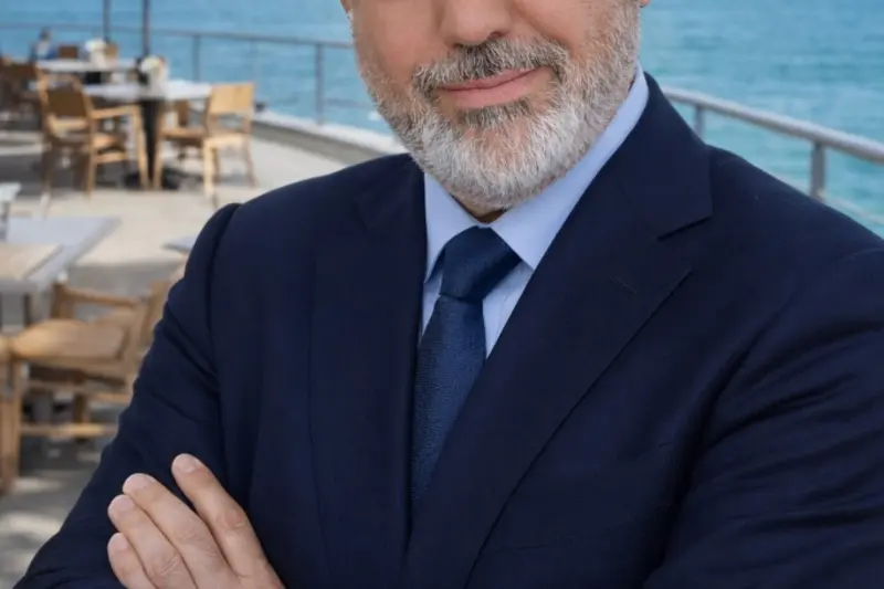 Emanuell Charis: Warum Frauen sich von ihm angezogen fühlen - und was wirklich dahinter steckt