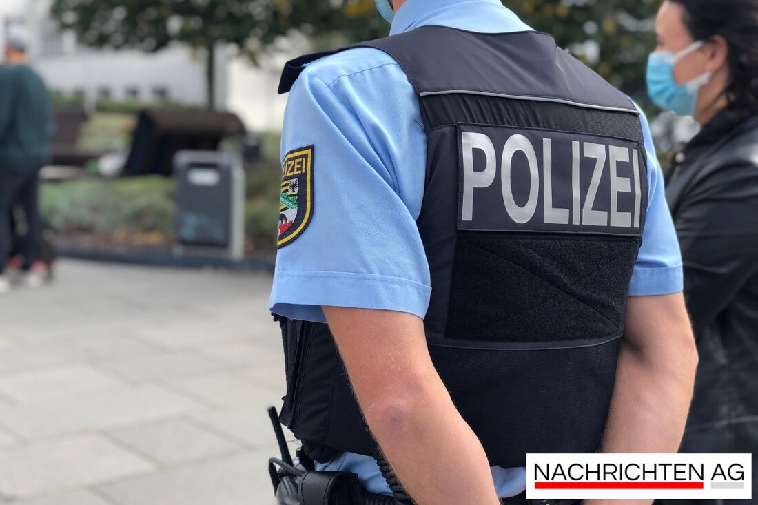 Ein 87-jähriger Autofahrer verunfallte in Wels unter Alkoholeinfluss und kollidierte mit einer Betonsäule. Verletzungen und Anzeigen sind die Folgen.